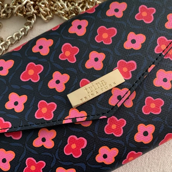 Trina Turk trifold crossbody - Picture 2 of 4